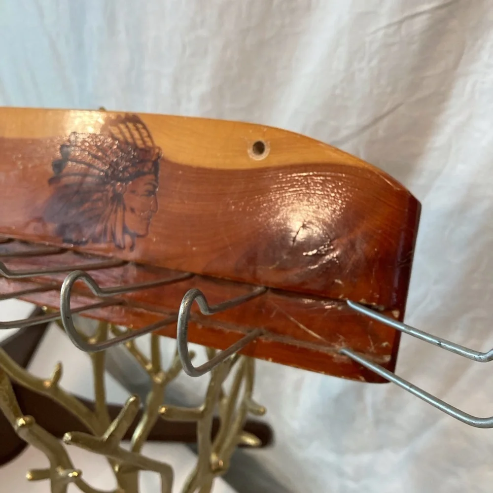 Native Coat/Tie Hanger American Cedar Wood Chief Image/Motif Wood Decorative